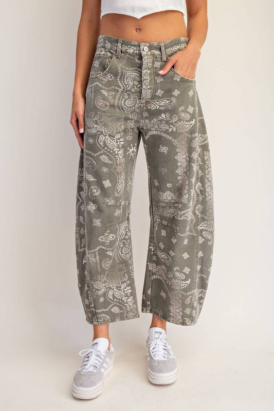 PL9127 - MINERAL WASHED PAISLEY PRINTED BARREL JEANS: VINTAGE ARMY / S